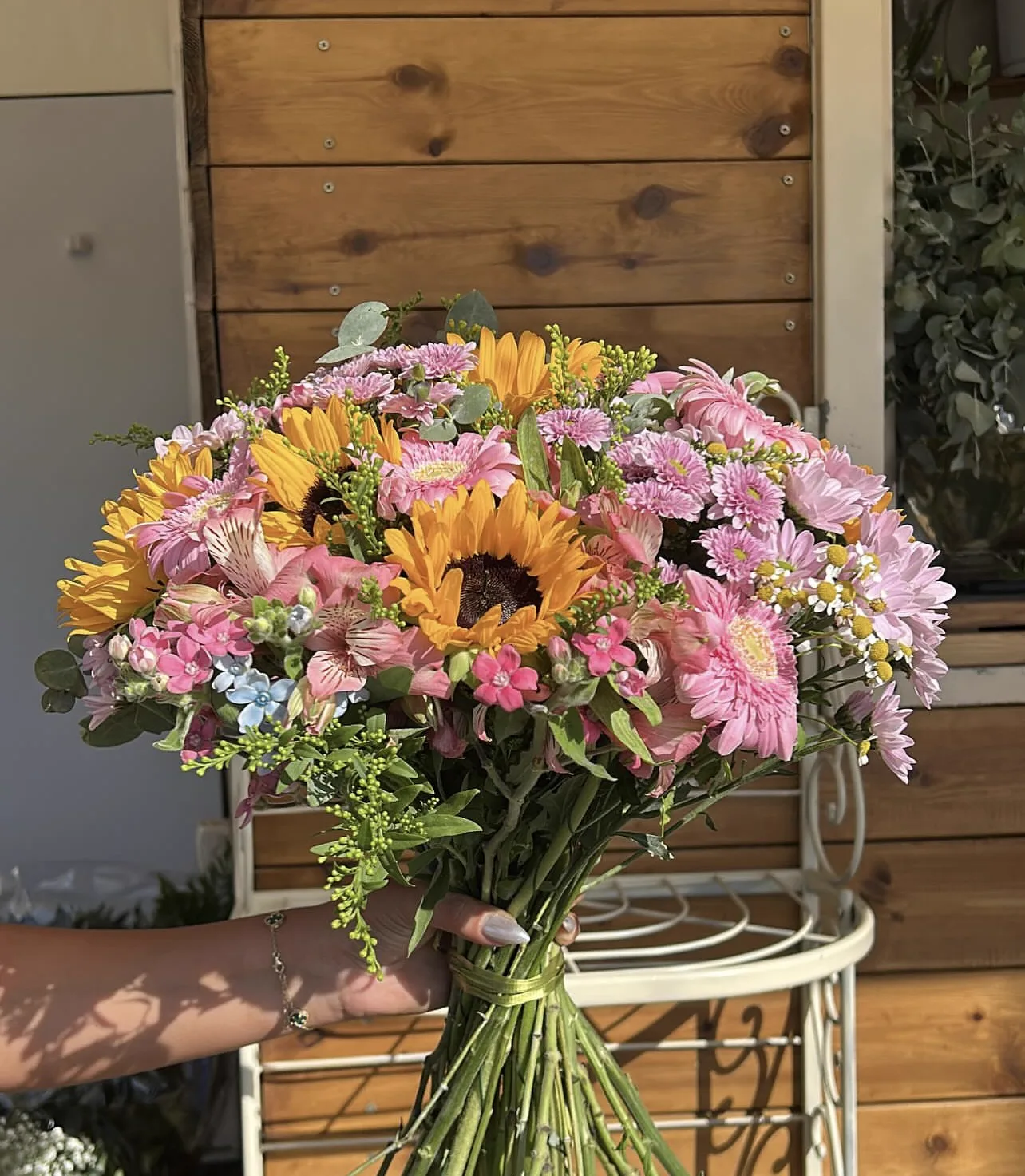 זר קיץ צבעוני — FLOWER BOUTIQE אשדוד