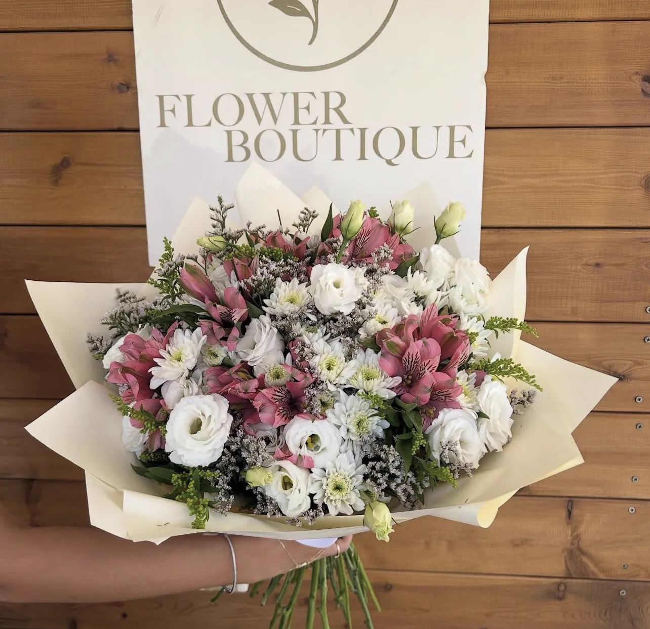 זר פרחי עונה — FLOWER BOUTIQE אשדוד