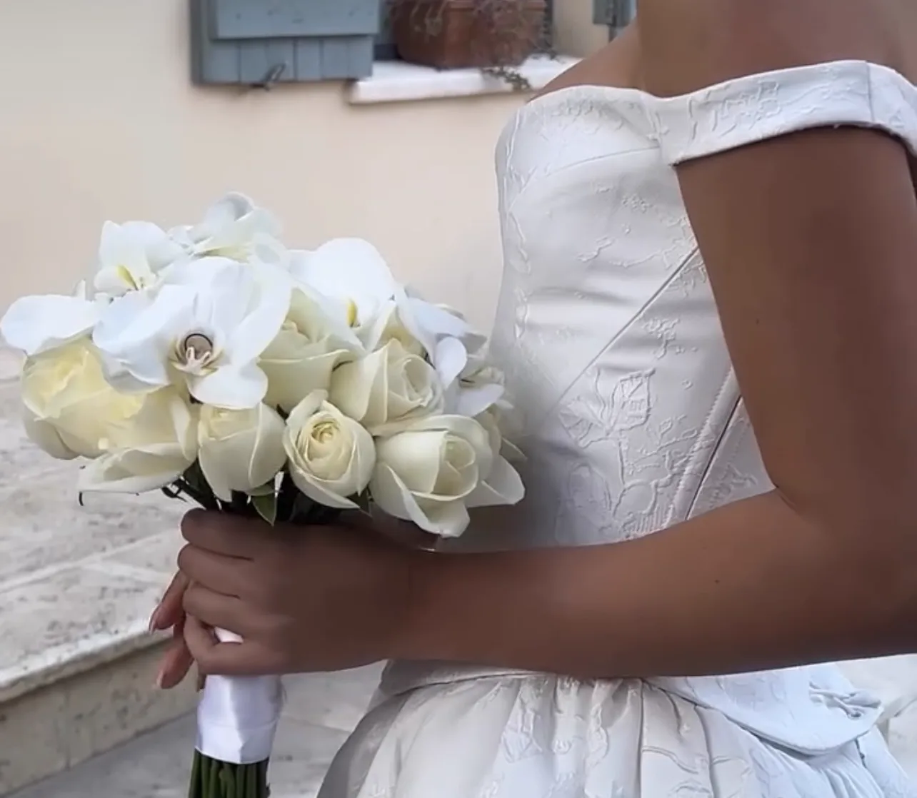 זר פרחים מרהיב — FLOWER BOUTIQE אשדוד